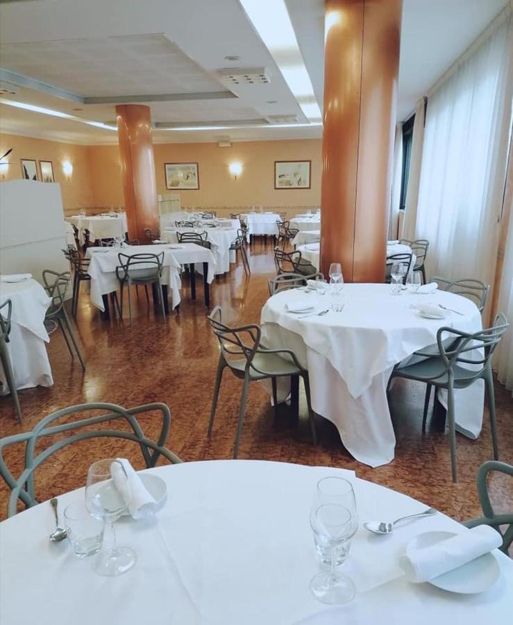 Ristorante Hotel Lucia - 100 Mt Dal Mare Giulianova Luaran gambar