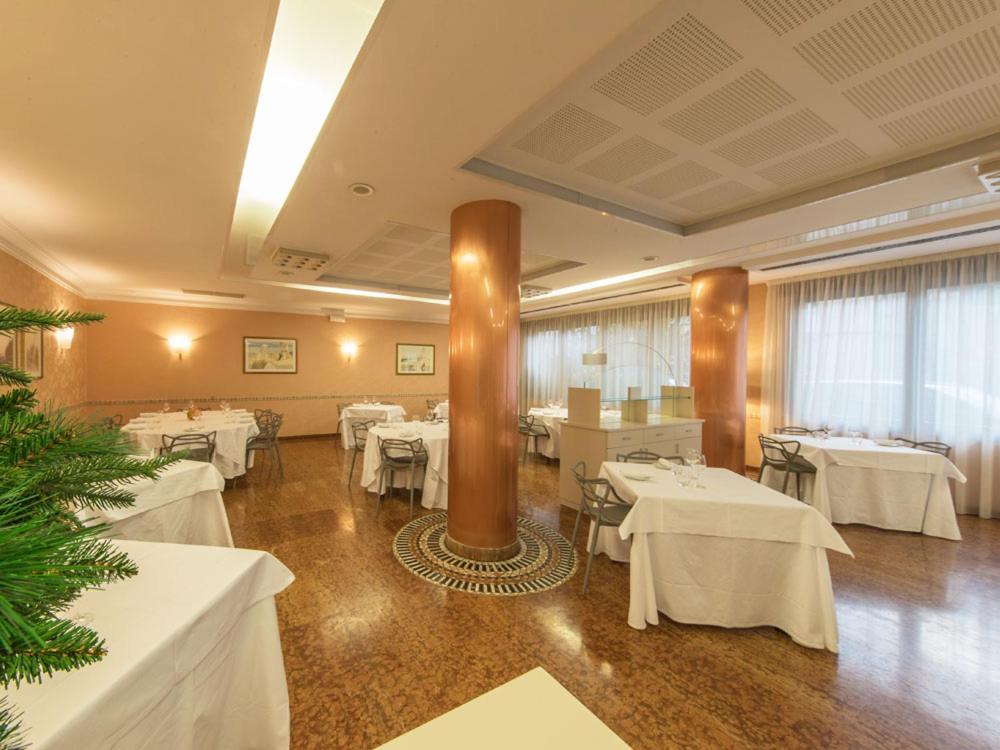 Ristorante Hotel Lucia - 100 Mt Dal Mare Giulianova Luaran gambar