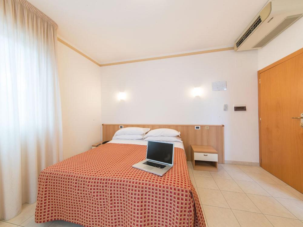 Ristorante Hotel Lucia - 100 Mt Dal Mare Giulianova Luaran gambar