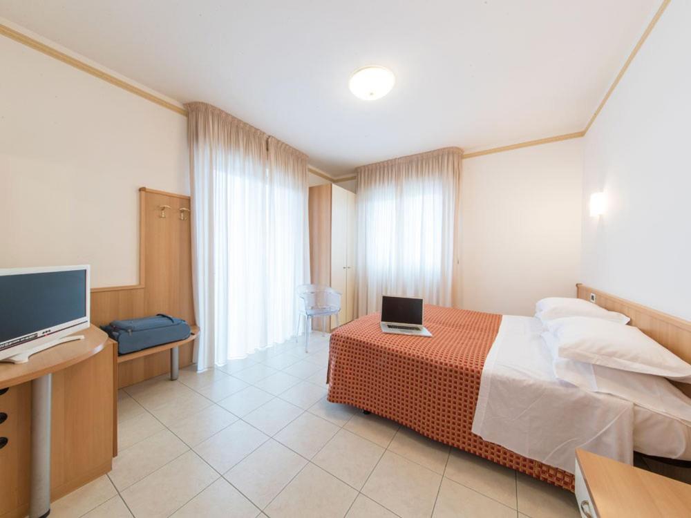 Ristorante Hotel Lucia - 100 Mt Dal Mare Giulianova Luaran gambar