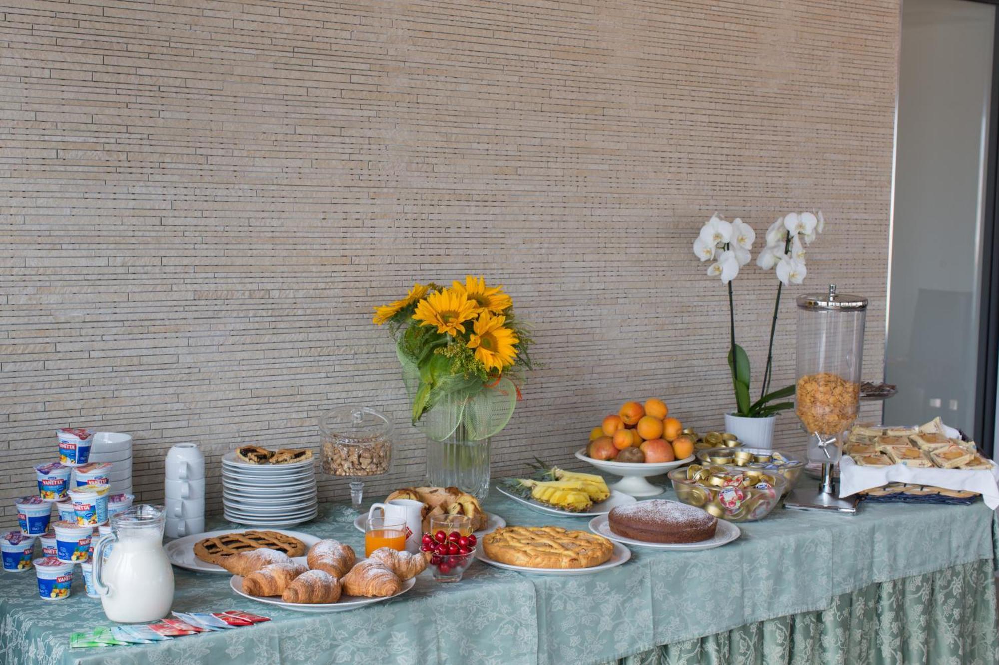 Ristorante Hotel Lucia - 100 Mt Dal Mare Giulianova Luaran gambar